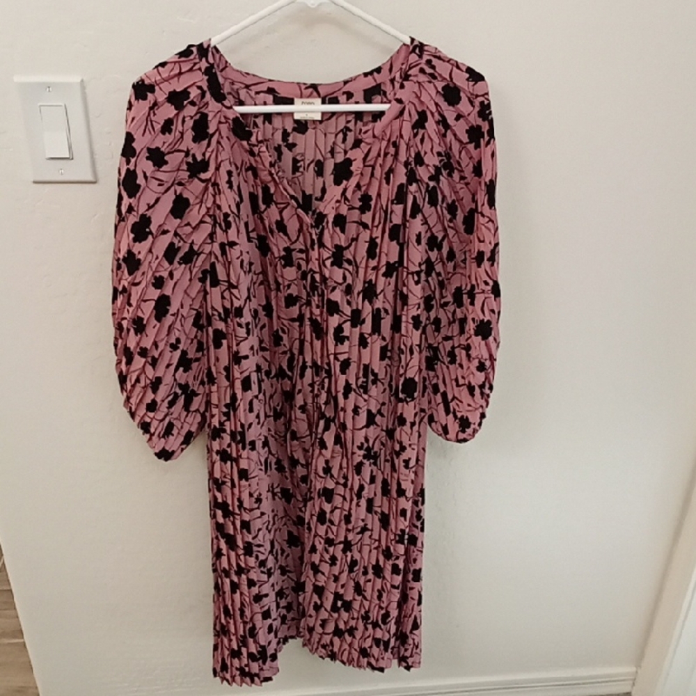Pretty Pink & Black Pleated Dress